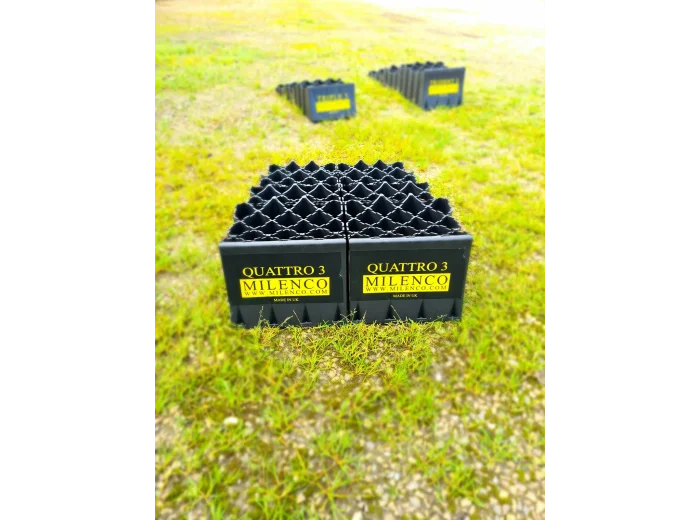  CALES DE ROUES QUATTRO - LOT DE 2